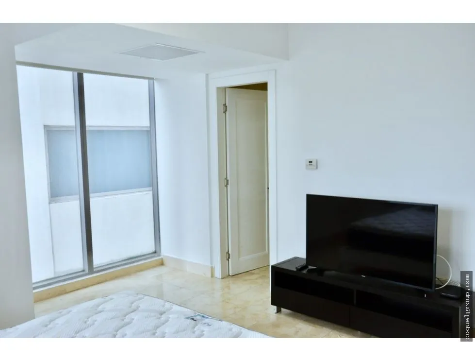 ALQUILER DE APARTAMENTO AMOBLADO FRENTE AL MAR PH YOO .AV BALBOA
