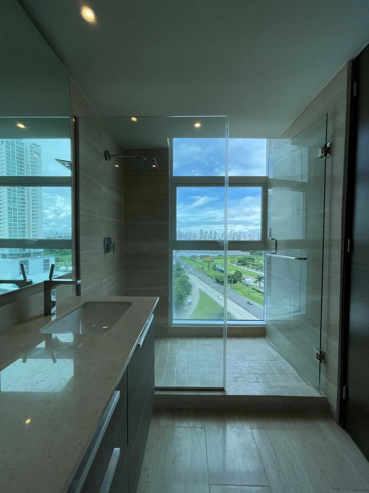 Venta de Exclusivo Apartamento Amoblado en Costa del Este en The Regent