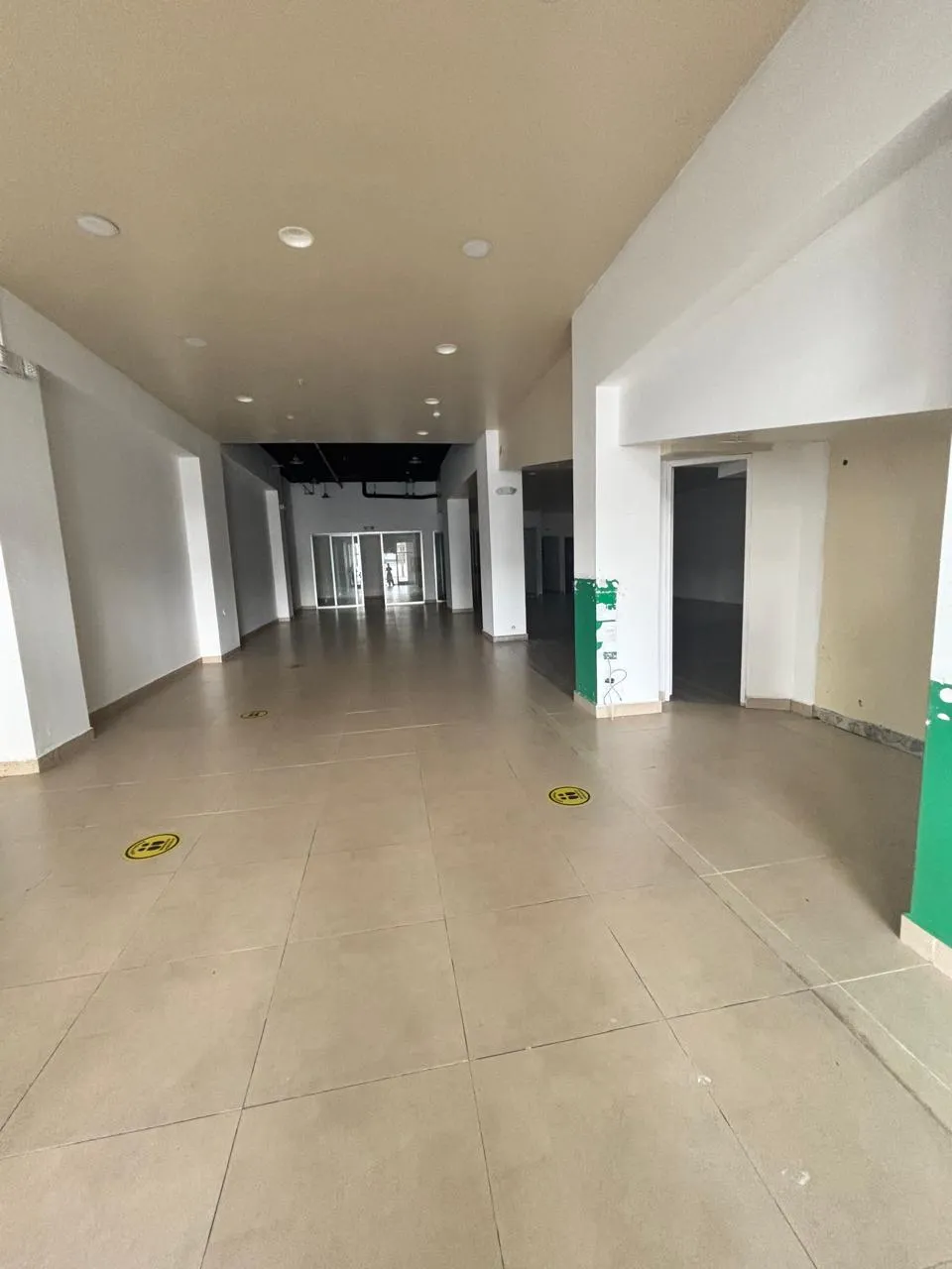 Espace commercial à Costa del Este à louer