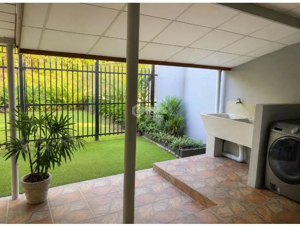 ANCON / ALBROOK / 742M / 4 BEDROOMS / 3 BATHROOMS / PATIO / GARDEN