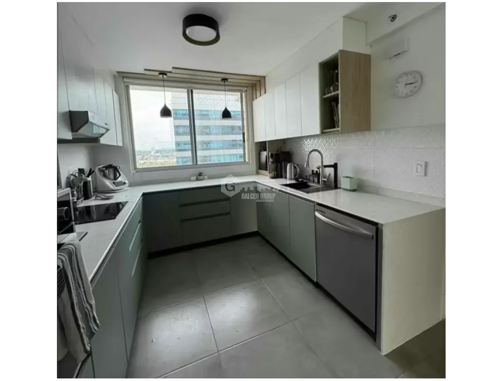 SE ALQUILA EN COSTA DEL ESTE PH VERTIKAL 170 M2 SEMI-AMOBLADO