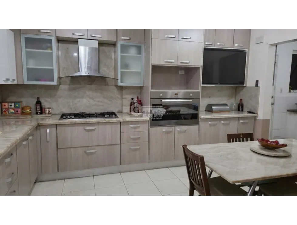 Дом в Villa Lucre на продажу
