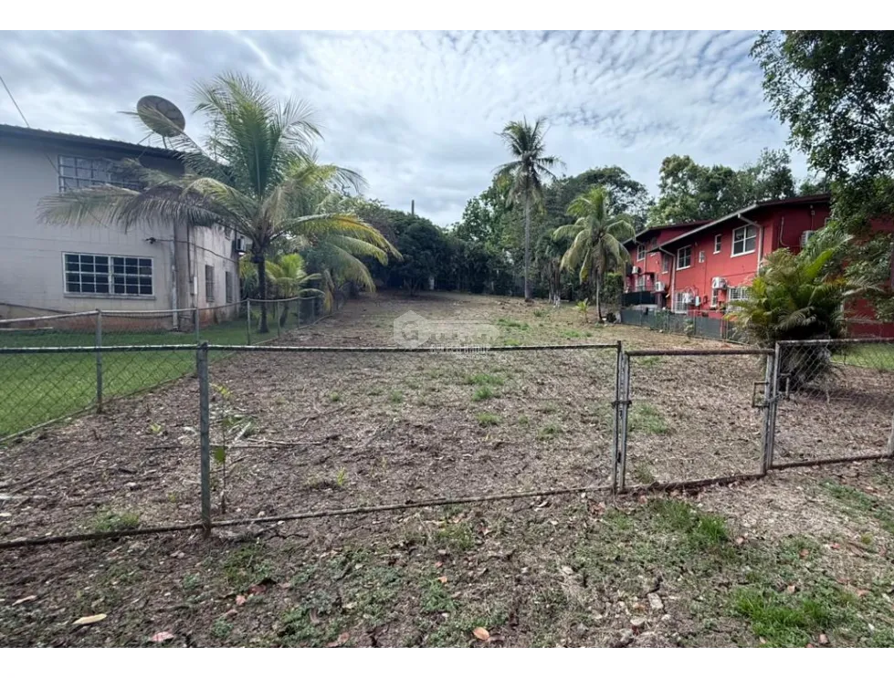CLAYTON / 876M / FLAT LAND / R2D1 ZONING / ON MAIN ROAD