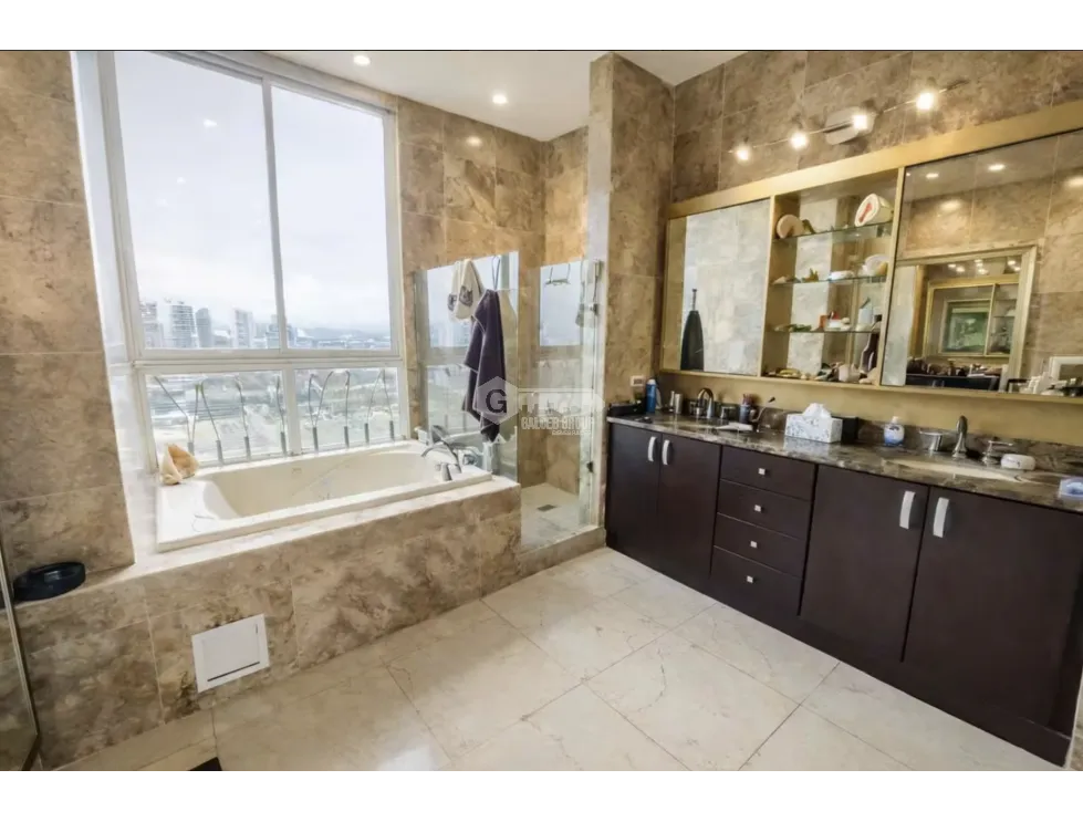COSTA DEL ESTE / PH VITRI / 464M / 4 HABITACIONES / 4 PARKING / BALCON