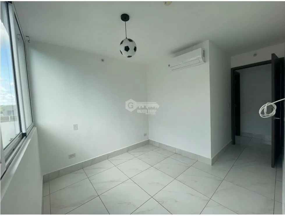Apartment for sale in Edison Park