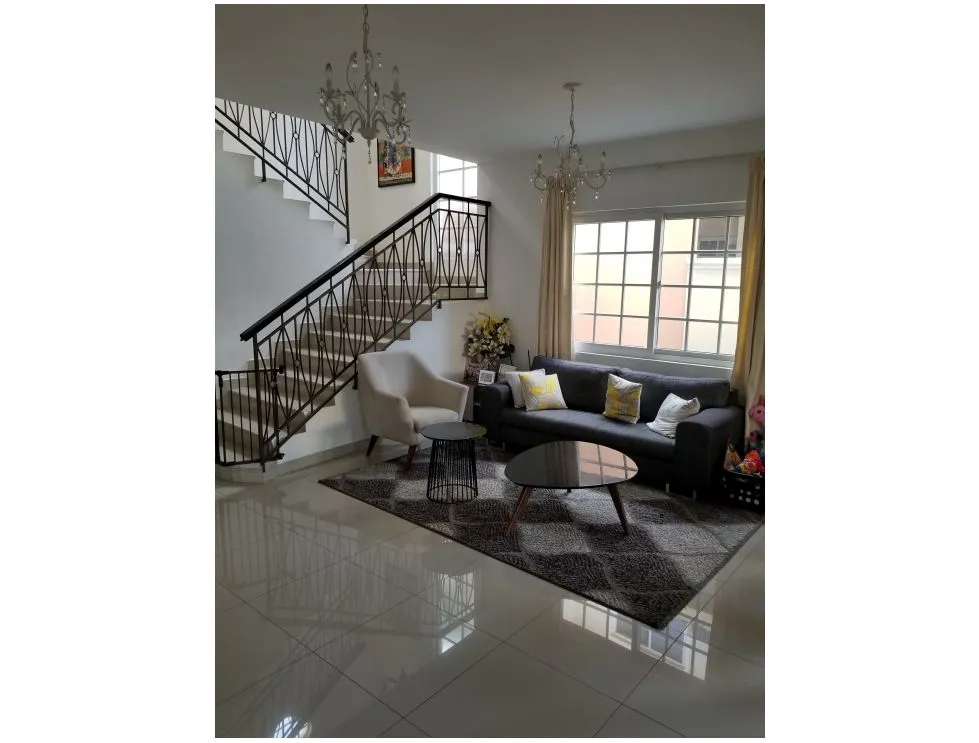 COSTA SUR / VILLA VALENCIA / 369M / 4 HABITACION / 2 NIVELES / PISCINA
