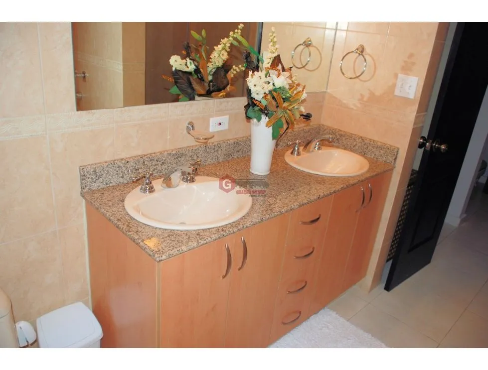 COSTA SUR / VILLA VALENCIA / 369M / 4 HABITACION / 2 NIVELES / PISCINA
