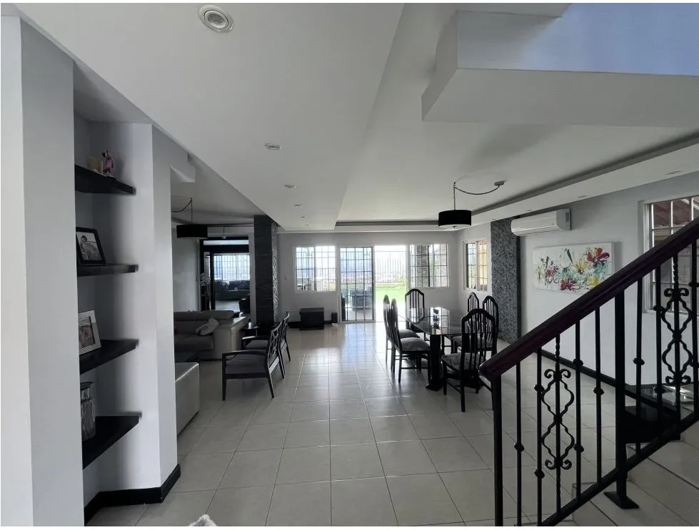 VILLA LUCRE / PH ALTOS DE SAN RAFAEL /  REMODELADA / 290M2