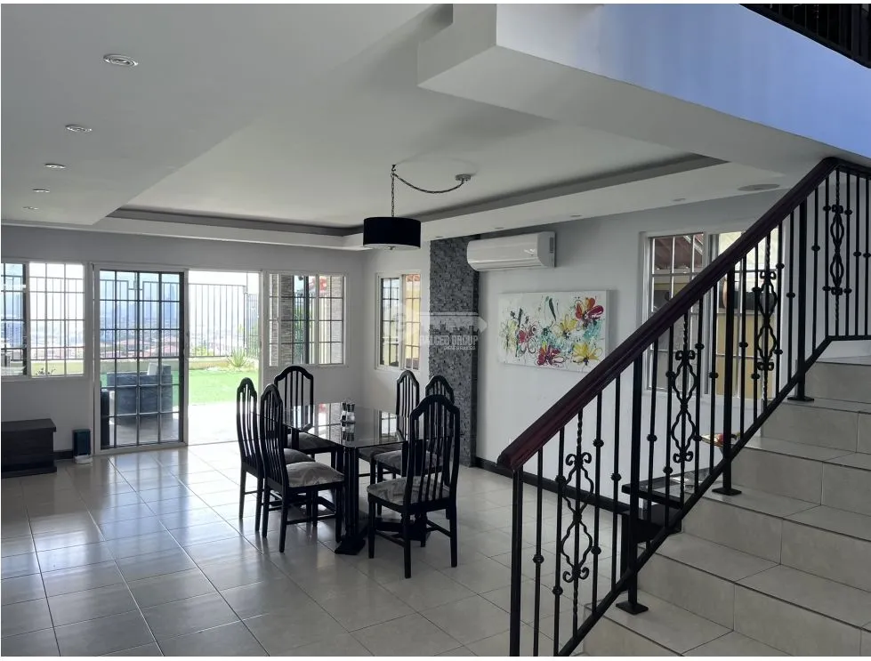 VILLA LUCRE / PH ALTOS DE SAN RAFAEL /  REMODELADA / 290M2