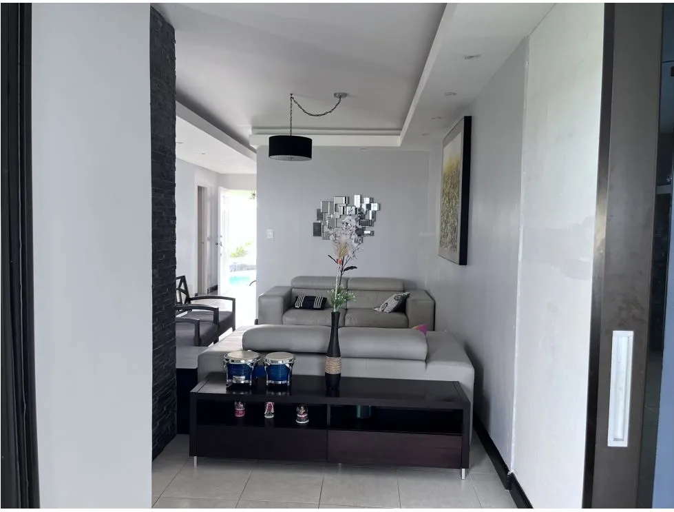 VILLA LUCRE / PH ALTOS DE SAN RAFAEL /  REMODELADA / 290M2