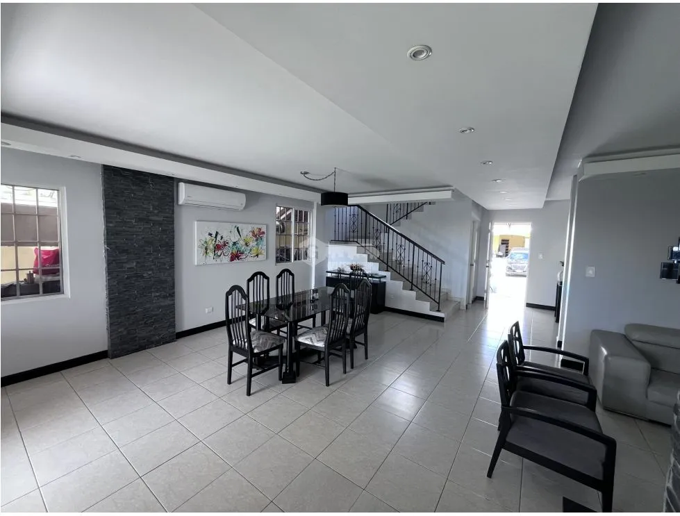 VILLA LUCRE / PH ALTOS DE SAN RAFAEL /  REMODELADA / 290M2