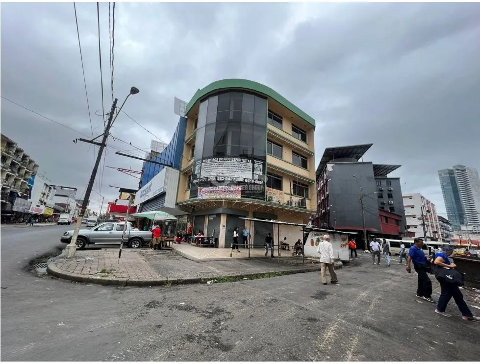 Calidonia Main Avenue / 3-Level Building / Central Location