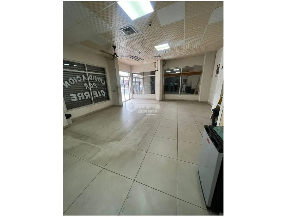 Calidonia Main Avenue / 3-Level Building / Central Location