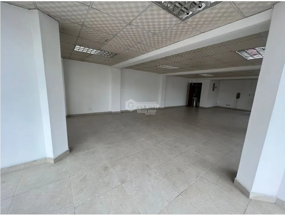 Calidonia Main Avenue / 3-Level Building / Central Location