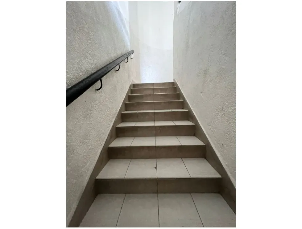Calidonia Main Avenue / 3-Level Building / Central Location