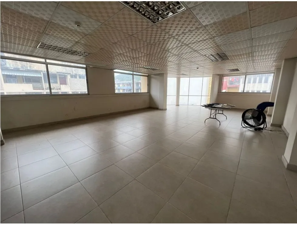 Calidonia Main Avenue / 3-Level Building / Central Location
