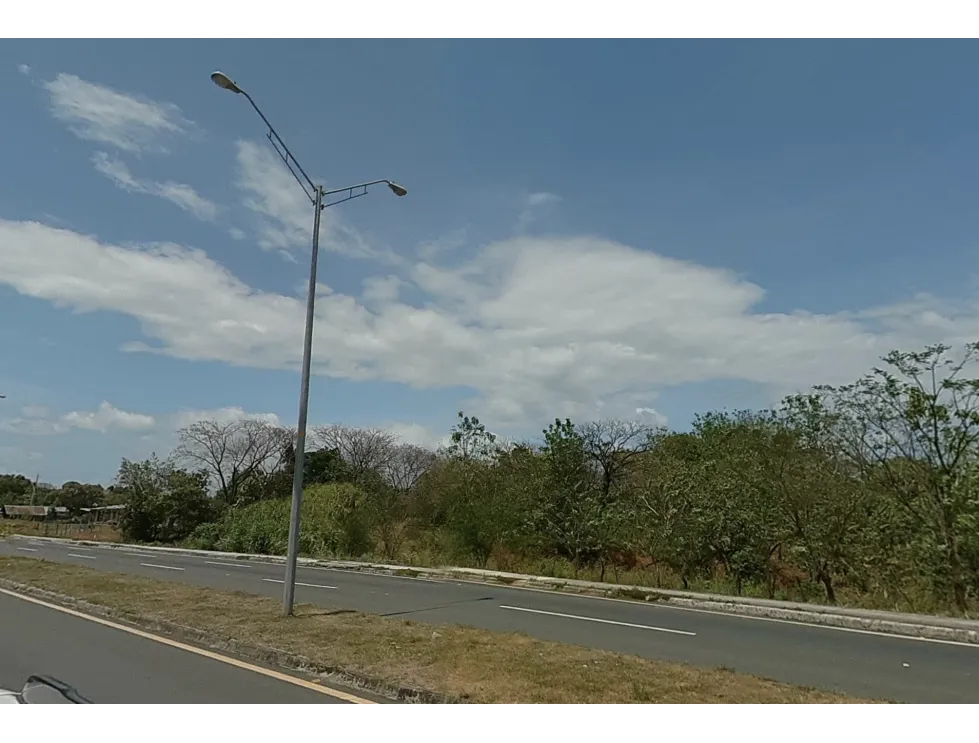 LA MESA DE VERAGUAS / COMMERCIAL LAND / 15000M / INTER-AMERICAN HIGHWAY