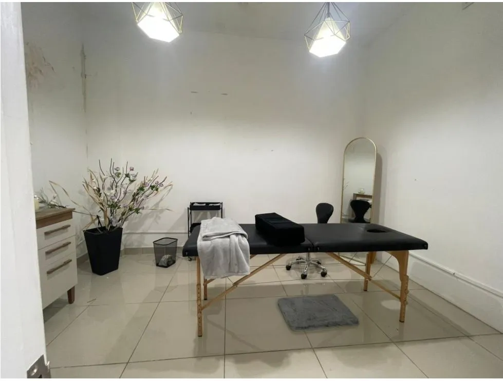 Espace commercial à Condado del Rey à louer