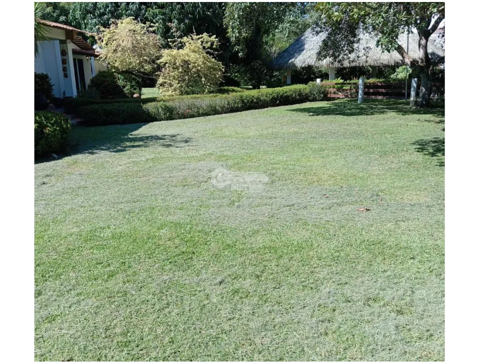 SE VENDE TERRENO EN SANTA CLARA DE 2000M CON 2 CASAS Y PISCINA