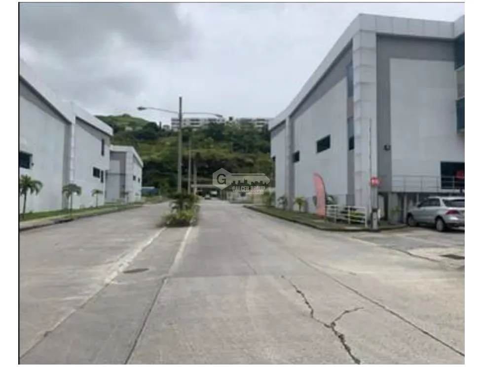 Warehouse for sale in San Miguelito