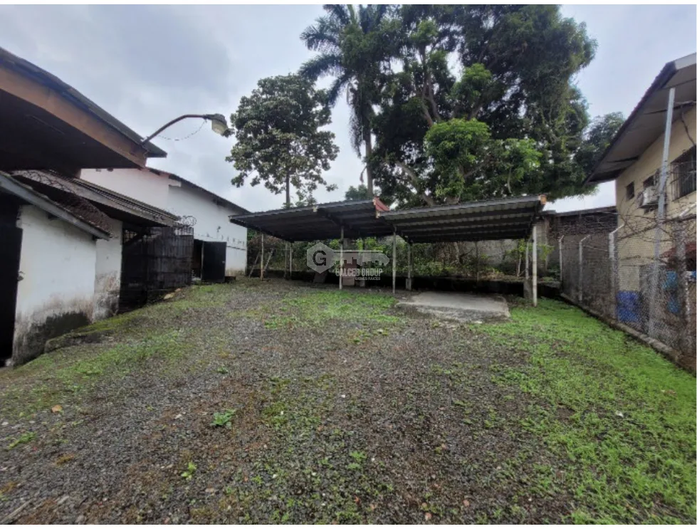 Building for sale in Via Porras