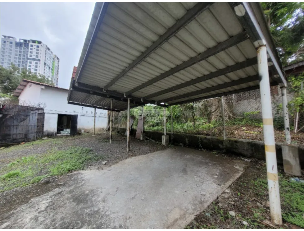 Building for sale in Via Porras
