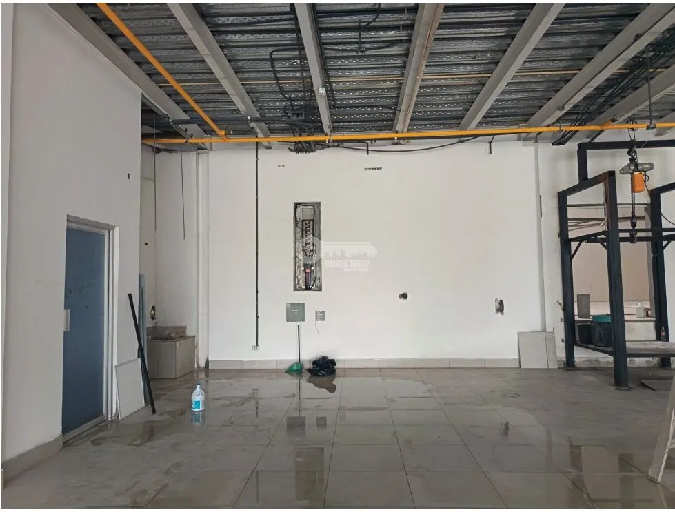 LLANO BONITO / PLAZA DEL ESTE CENTER / 550M / COMMERCIAL SPACE WITH WAREHOUSE
