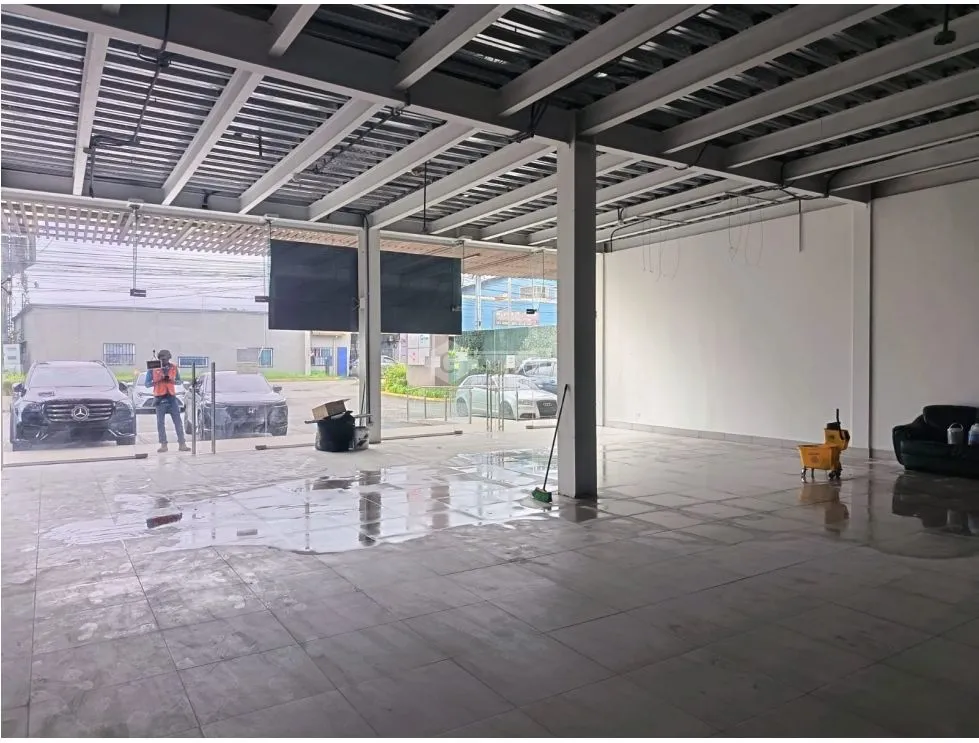 LLANO BONITO / PLAZA DEL ESTE CENTER / 550M / COMMERCIAL SPACE WITH WAREHOUSE
