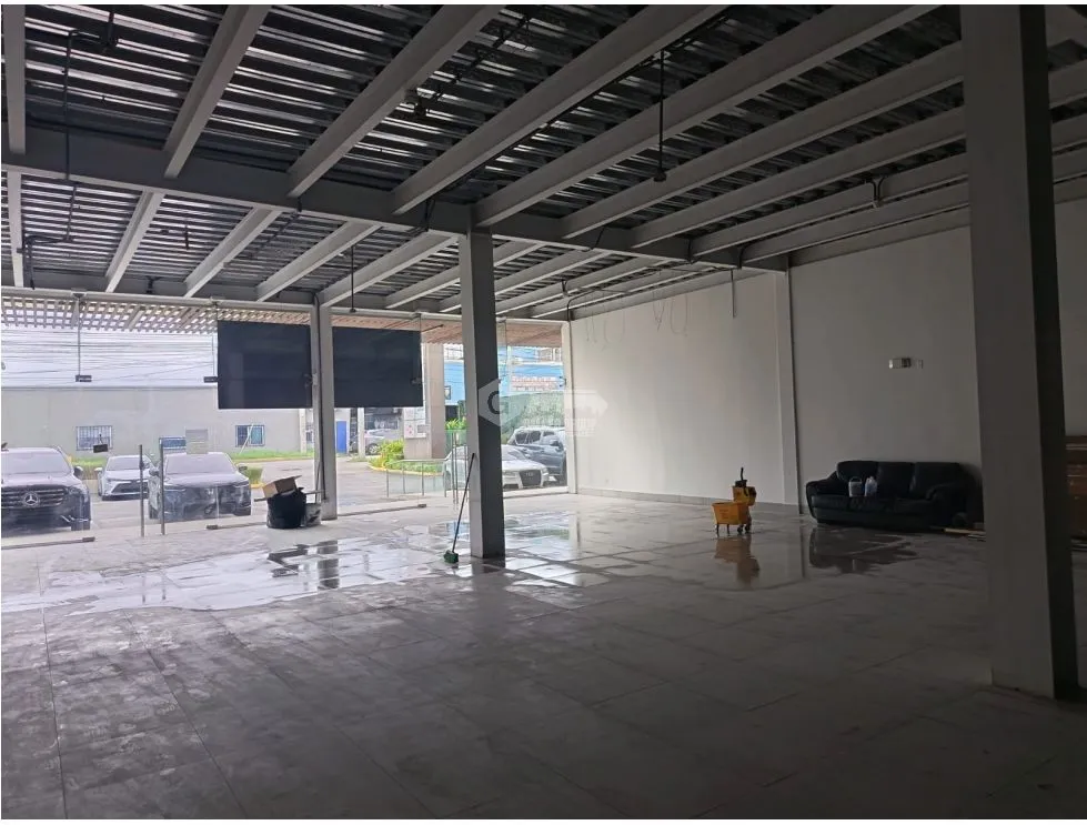 LLANO BONITO / PLAZA DEL ESTE CENTER / 550M / COMMERCIAL SPACE WITH WAREHOUSE
