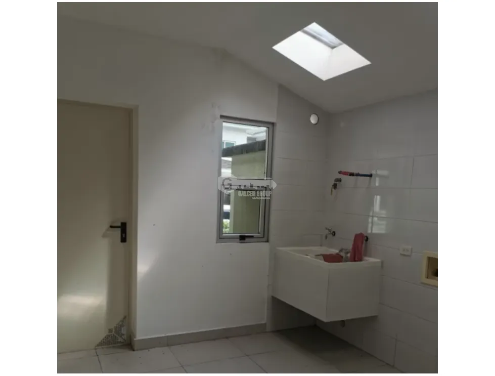 CONDADO DEL REY / ALTOS DEL PARQUE / 353M / 4 BEDROOM / BRAND NEW