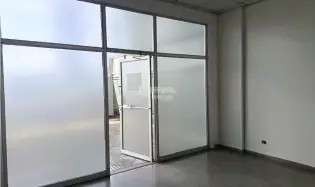 TUMBA MUERTO / PLAZA SIGLO 21 / 100M / MID-FLOOR / SPACIOUS SPACE