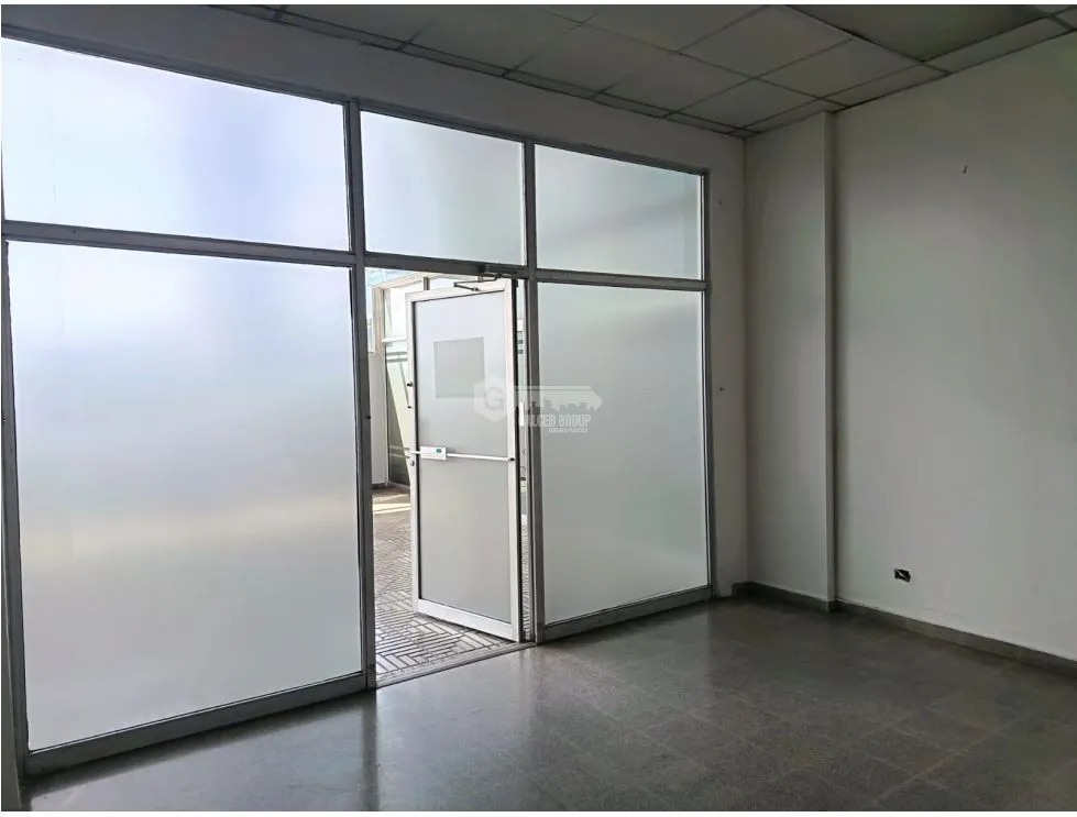 TUMBA MUERTO / PLAZA SIGLO 21 / 100M / MID-FLOOR / SPACIOUS SPACE