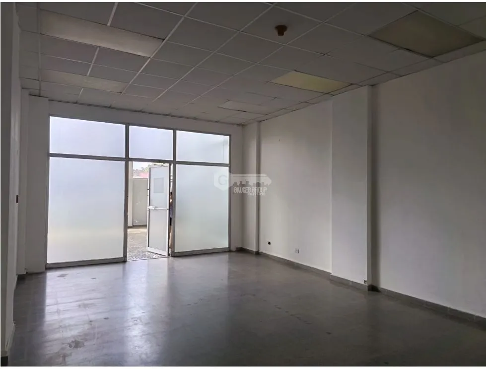 TUMBA MUERTO / PLAZA SIGLO 21 / 100M / MID-FLOOR / SPACIOUS SPACE