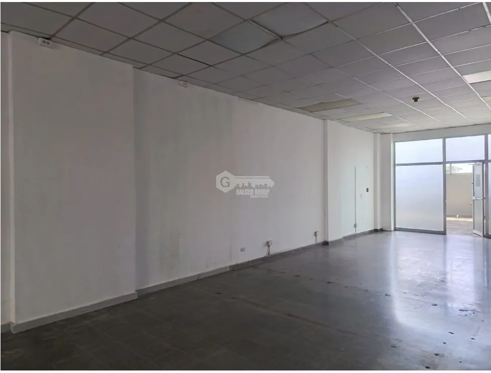 TUMBA MUERTO / PLAZA SIGLO 21 / 100M / MID-FLOOR / SPACIOUS SPACE
