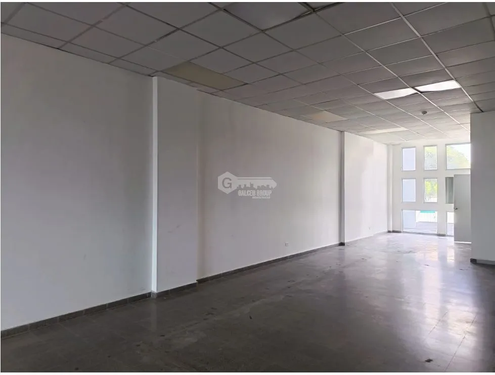 TUMBA MUERTO / PLAZA SIGLO 21 / 100M / MID-FLOOR / SPACIOUS SPACE