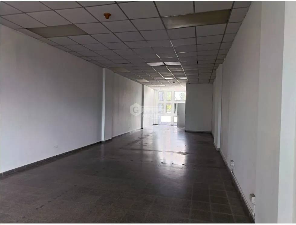 TUMBA MUERTO / PLAZA SIGLO 21 / 100M / MID-FLOOR / SPACIOUS SPACE