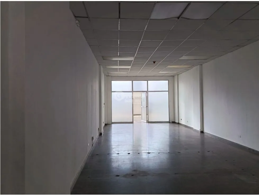 TUMBA MUERTO / PLAZA SIGLO 21 / 100M / MID-FLOOR / SPACIOUS SPACE