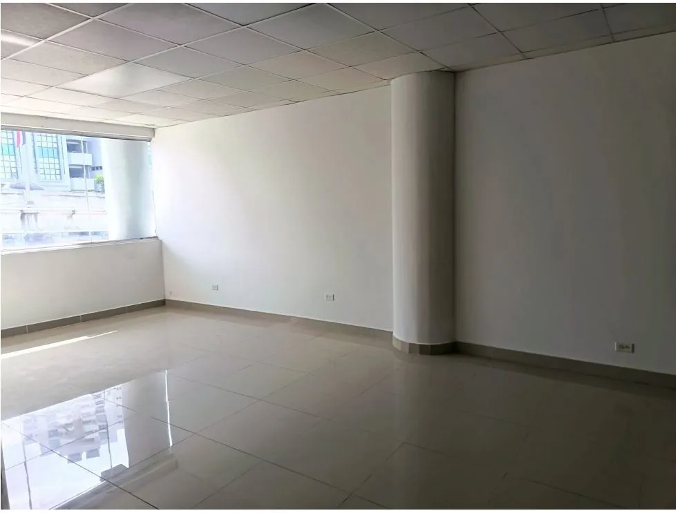 TUMBA MUERTO / PLAZA SIGLO 21 / 44M / ON MAIN ROAD / SPACIOUS SPACE