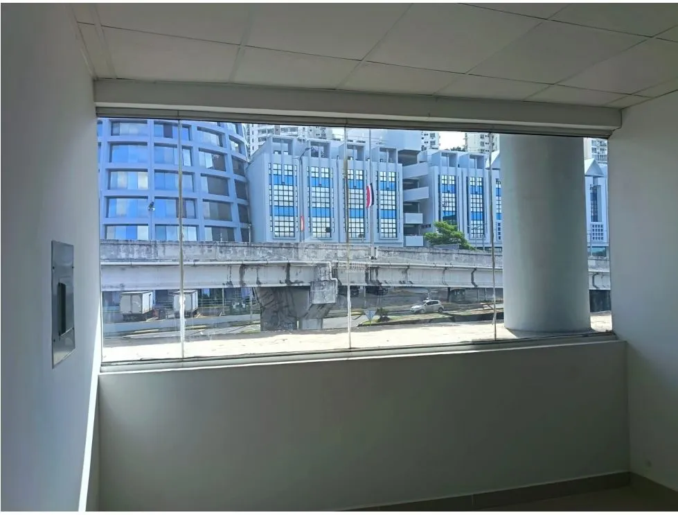 TUMBA MUERTO / PLAZA SIGLO 21 / 44M / ON MAIN ROAD / SPACIOUS SPACE