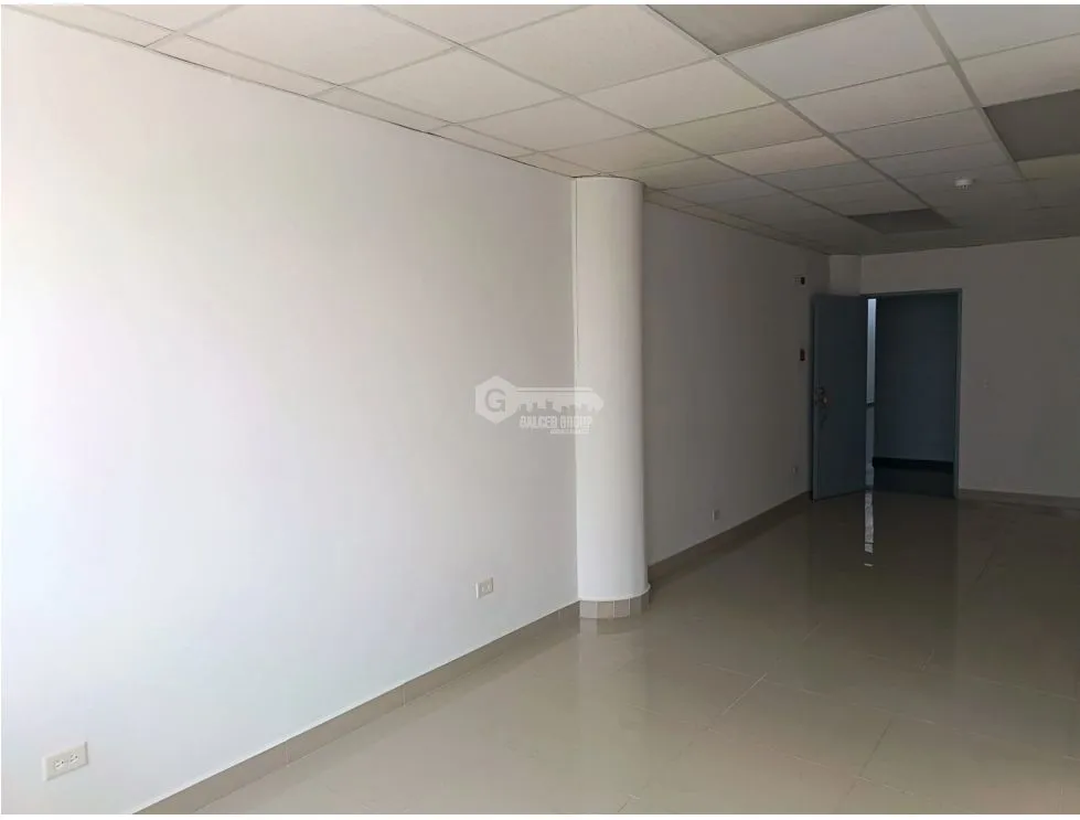 TUMBA MUERTO / PLAZA SIGLO 21 / 44M / ON MAIN ROAD / SPACIOUS SPACE