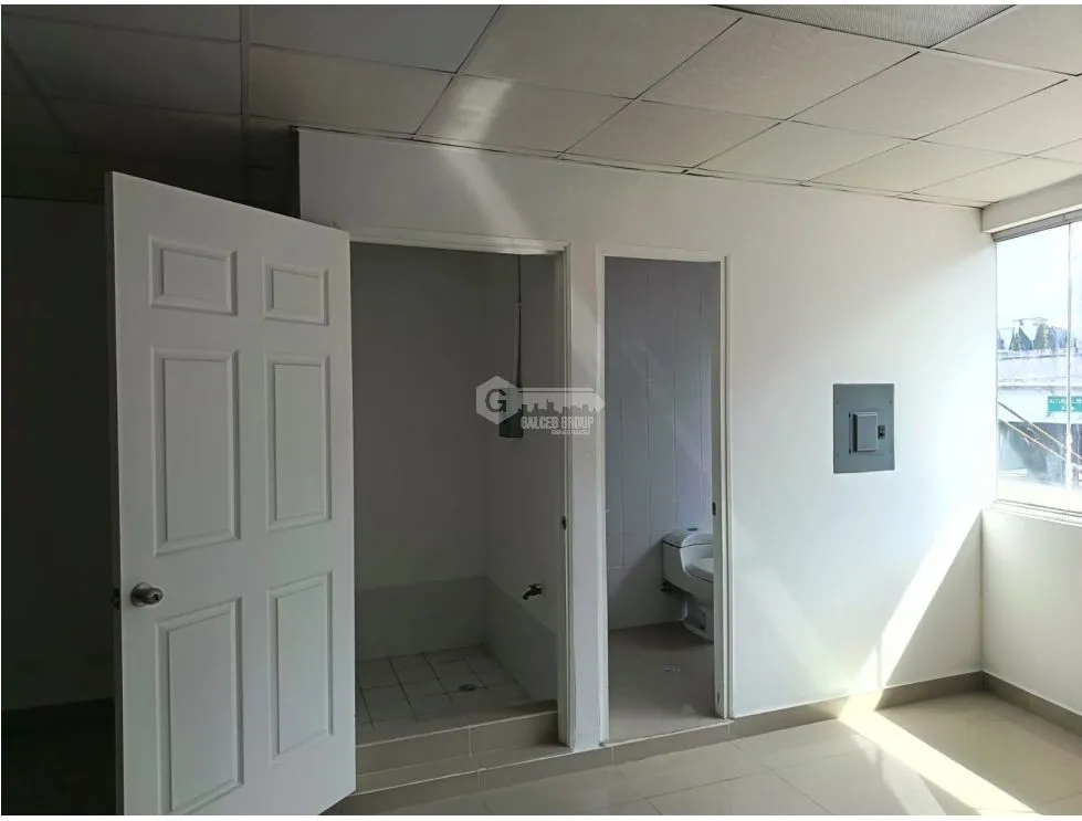 TUMBA MUERTO / PLAZA SIGLO 21 / 44M / ON MAIN ROAD / SPACIOUS SPACE