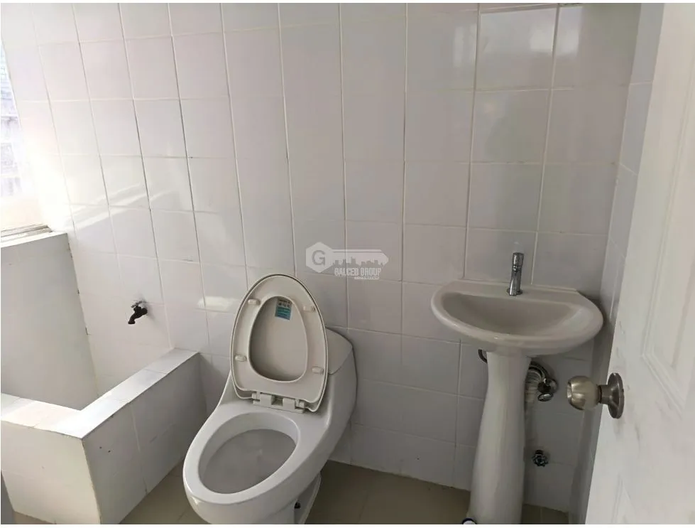 PLAZA SIGLO 21 / TUMBA MUERTO / 67M / OPEN FLOOR PLAN / STREET FRONTAGE