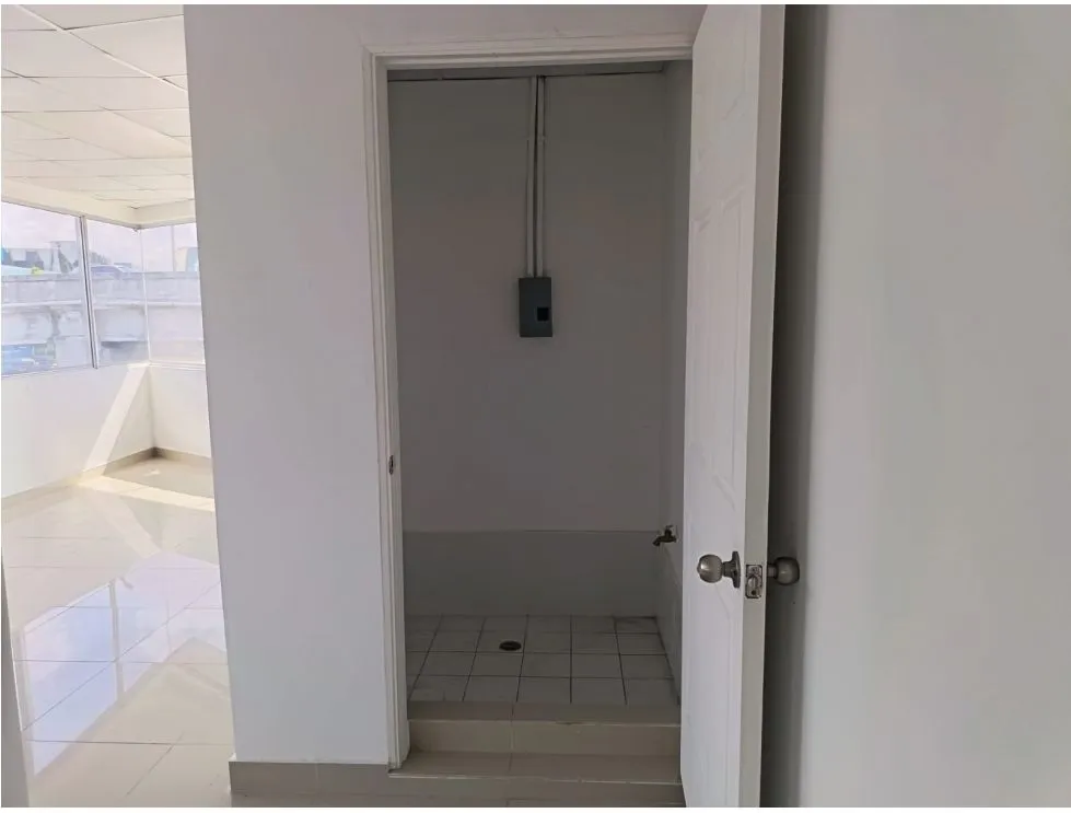 PLAZA SIGLO 21 / TUMBA MUERTO / 67M / OPEN FLOOR PLAN / STREET FRONTAGE