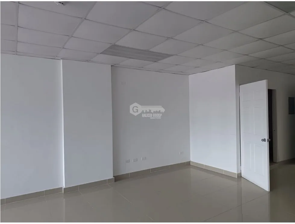 TUMBA MUERTO / PLAZA SIGLO 21 / 61M / SPACIOUS SPACE / ON MAIN STREET