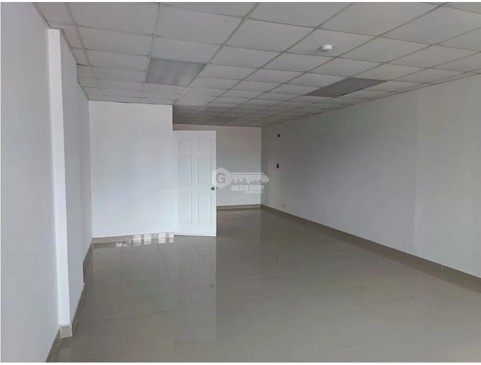 TUMBA MUERTO / PLAZA SIGLO 21 / 61M / SPACIOUS SPACE / ON MAIN STREET