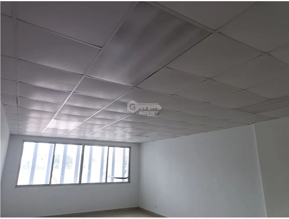 TUMBA MUERTO / PLAZA SIGLO 21 / 61M / SPACIOUS SPACE / ON MAIN STREET