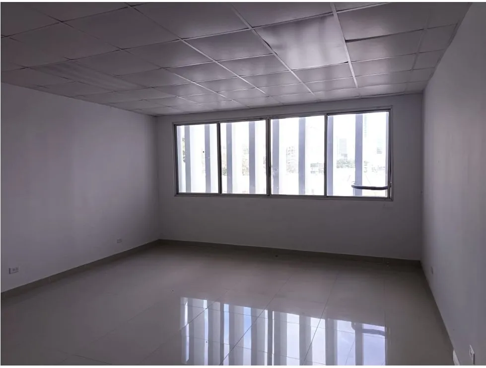 TUMBA MUERTO / PLAZA SIGLO 21 / 61M / SPACIOUS SPACE / ON MAIN STREET