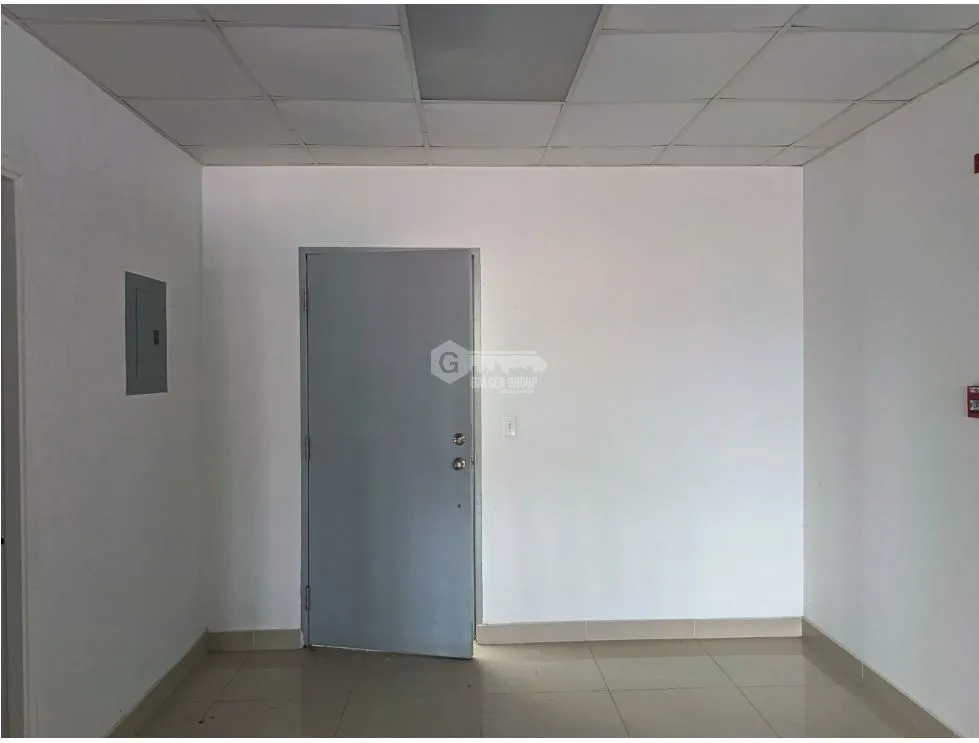 TUMBA MUERTO / PLAZA SIGLO 21 / 61M / SPACIOUS SPACE / ON MAIN STREET