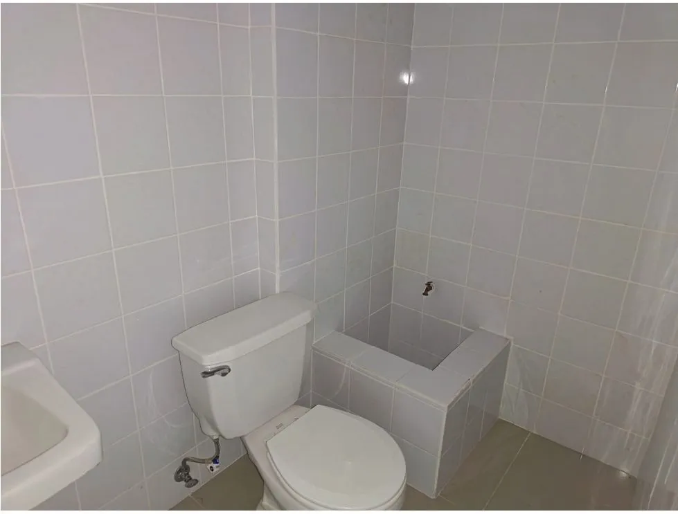 TUMBA MUERTO / PLAZA SIGLO 21 / 61M / SPACIOUS SPACE / ON MAIN STREET