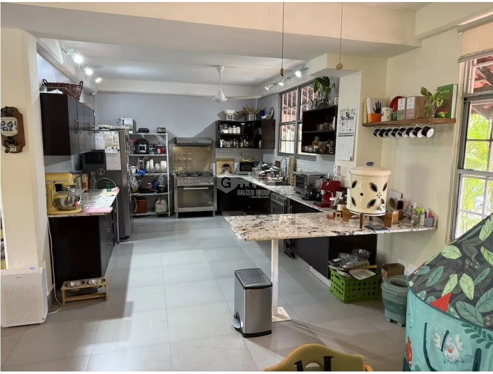 CLAYTON / 420M / 4 BEDROOMS / 3 LEVELS / 2 PARKING SPACES / TERRACE